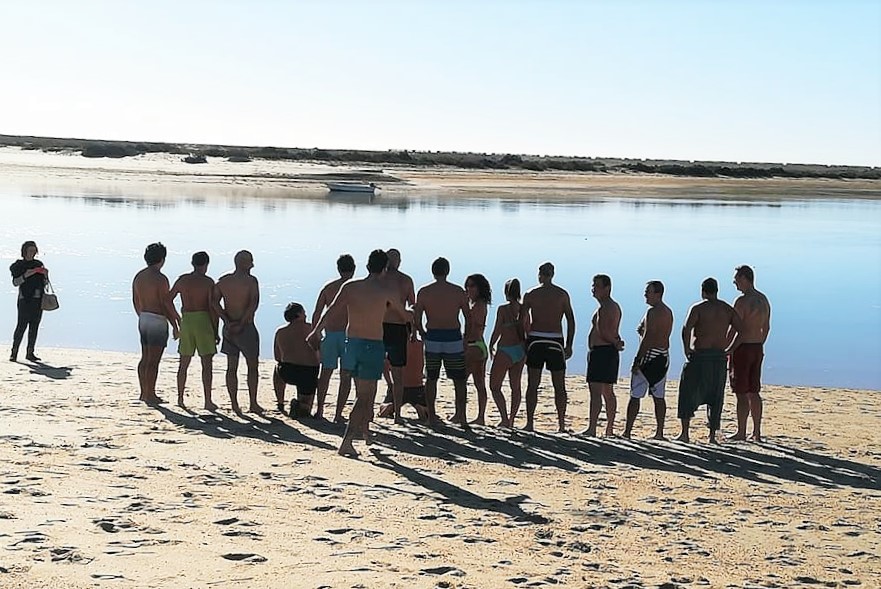 Sul Informação - Praia dos Tesos é palco de mais um Banho de Ano Novo