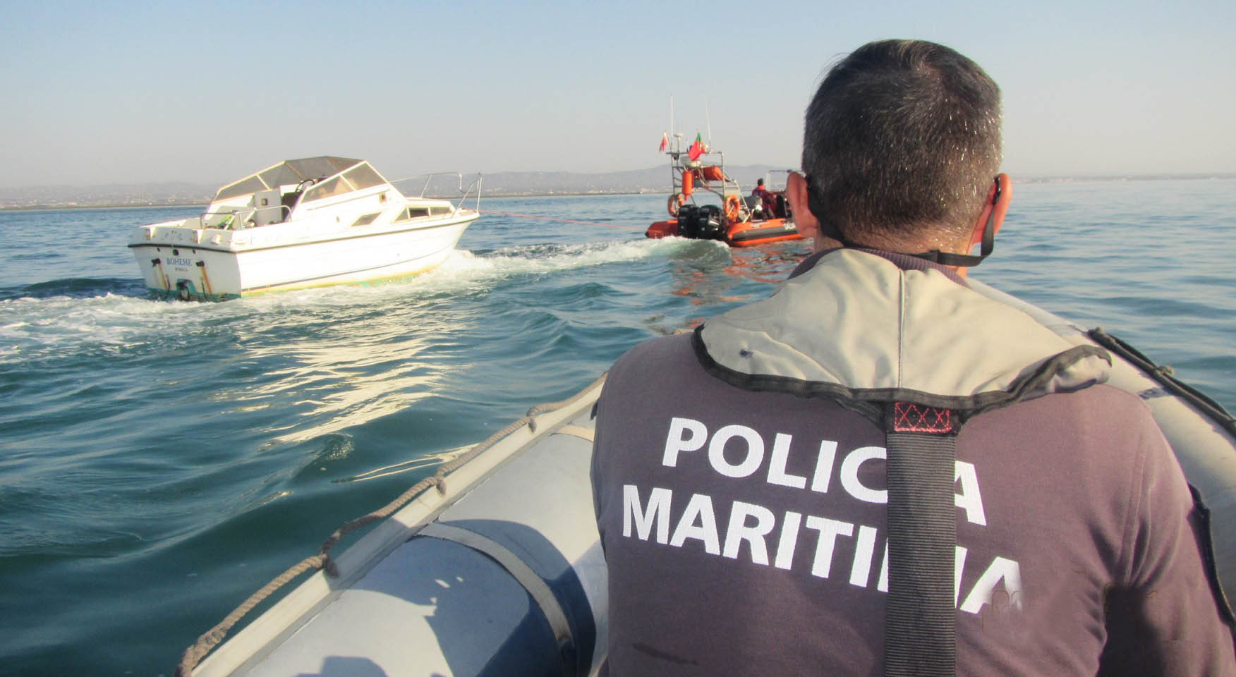 Sul Informação - Autoridade Marítima recolhe embarcação abandonada e à deriva na Ria Formosa