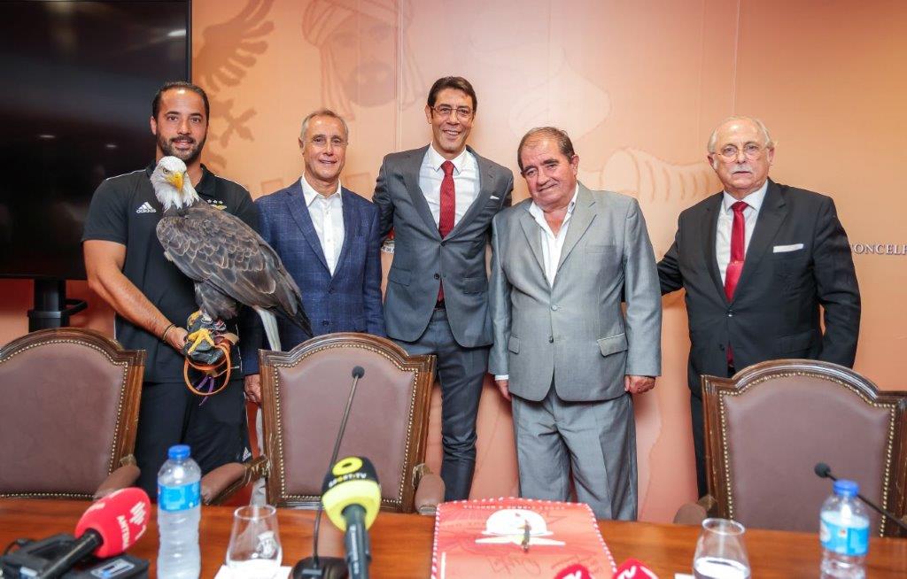 Sul Informação - Rui Costa recebido na Câmara de Albufeira antes de inaugurar Casa do Benfica
