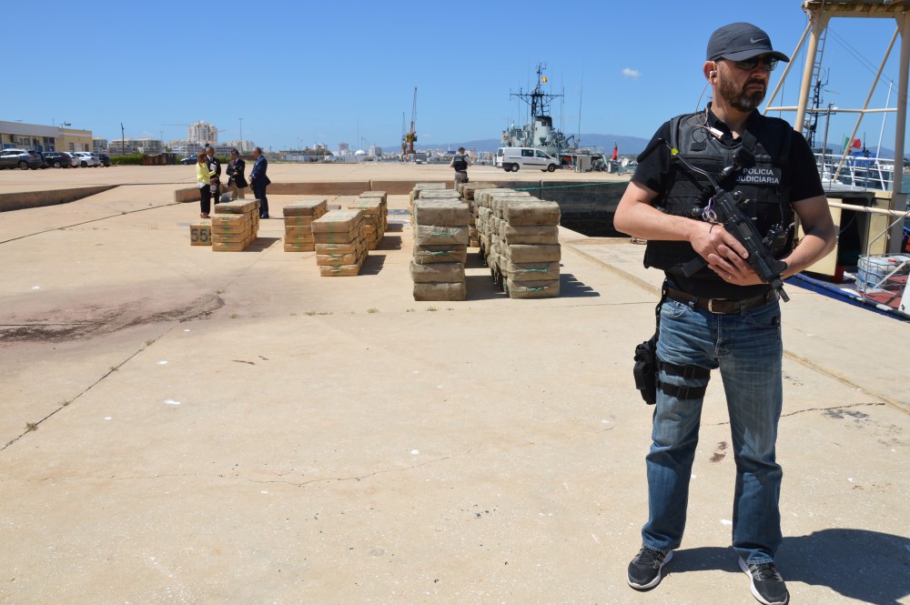 Sul Informação - 10 toneladas de haxixe apanhadas no Estreito de Gibraltar iam para «país africano da bacia do Mediterrâneo»