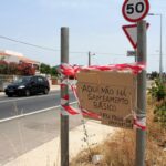 Sul Informação - Há quem não tenha água nem esgotos junto à EN125 e Aleixo diz que a culpa é da concessionária da estrada