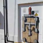 Sul Informação - Se de repente um Posto de Transformação estiver coberto de bonecos, isso é arte para a comunidade