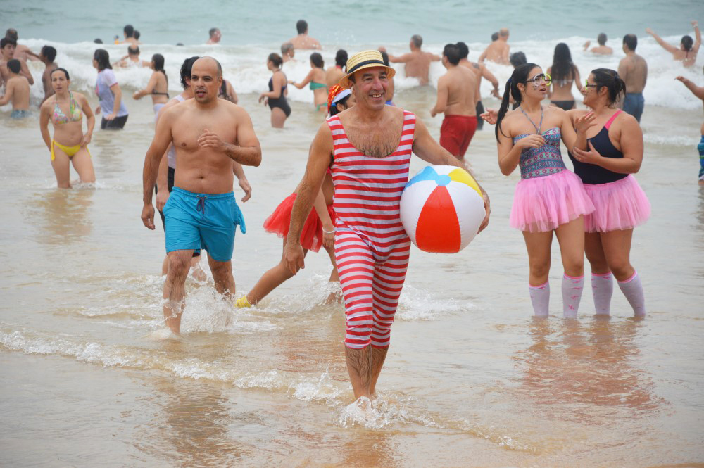 Sul Informação - FOTOGALERIA: Nem a ameaça de chuva afastou os banhistas de Ferragudo
