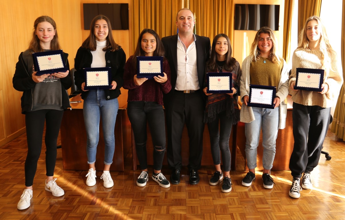 Sul Informação - Câmara de Vila do Bispo premiou mérito escolar dos alunos da Escola EB2,3 de São Vicente
