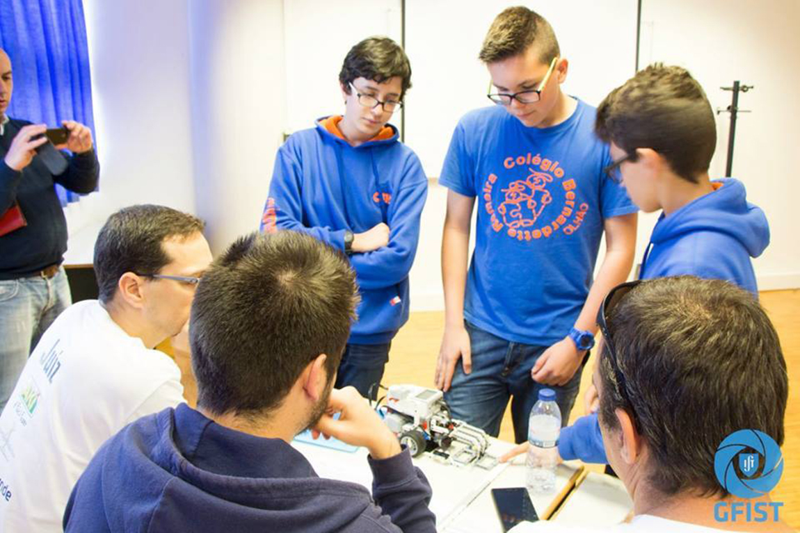 Sul Informação - Alunos de Olhão vencem prémios em torneio de robótica