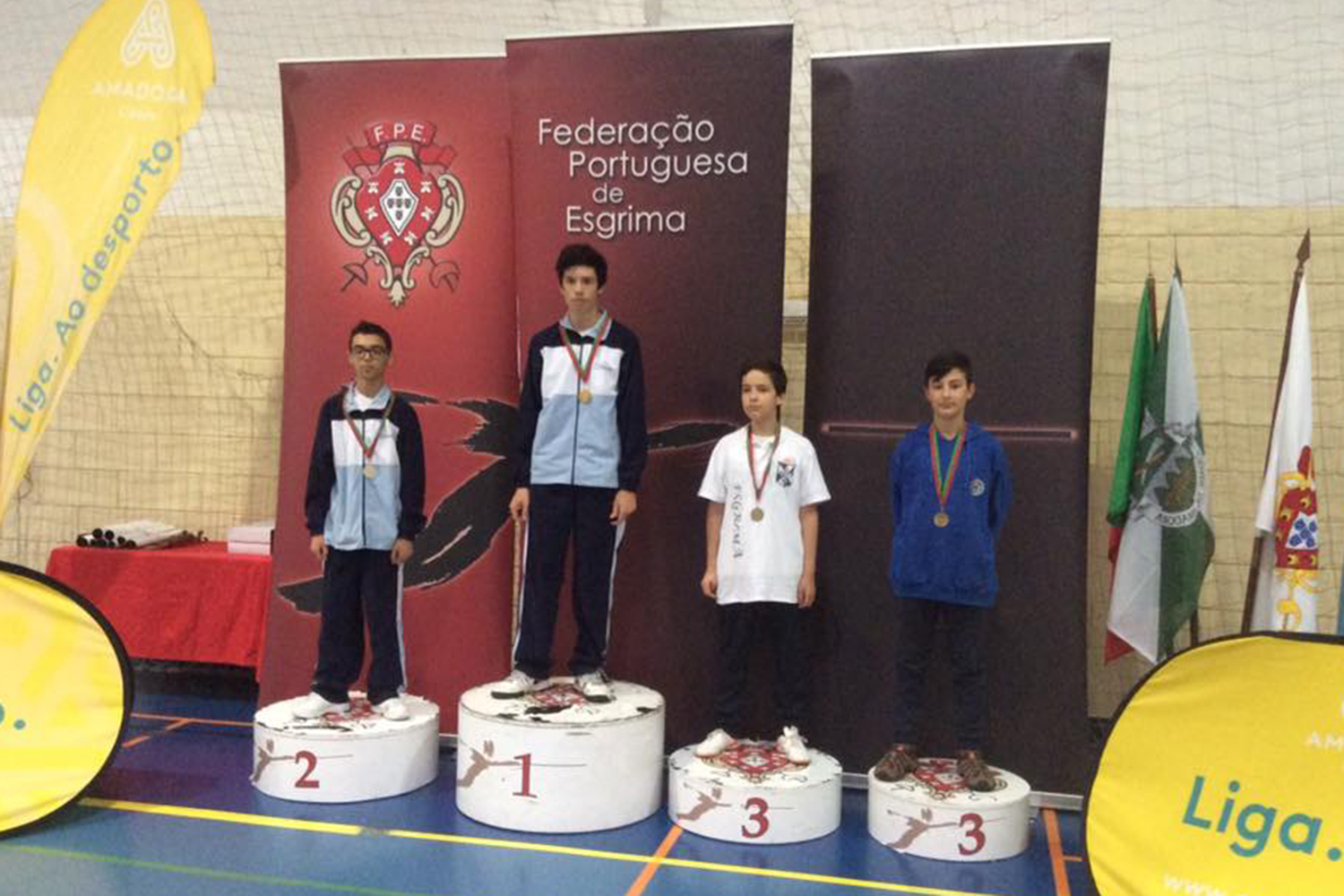 Sul Informação - Equipa olhanense conquista títulos nos Campeonato Nacionais de Esgrima