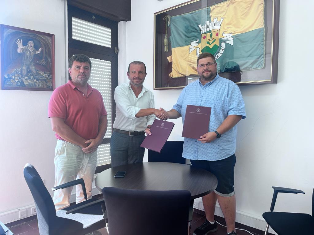 Sul Informação - Câmara de Santiago do Cacém apoia nova iluminação no Campo da Boa Vontade