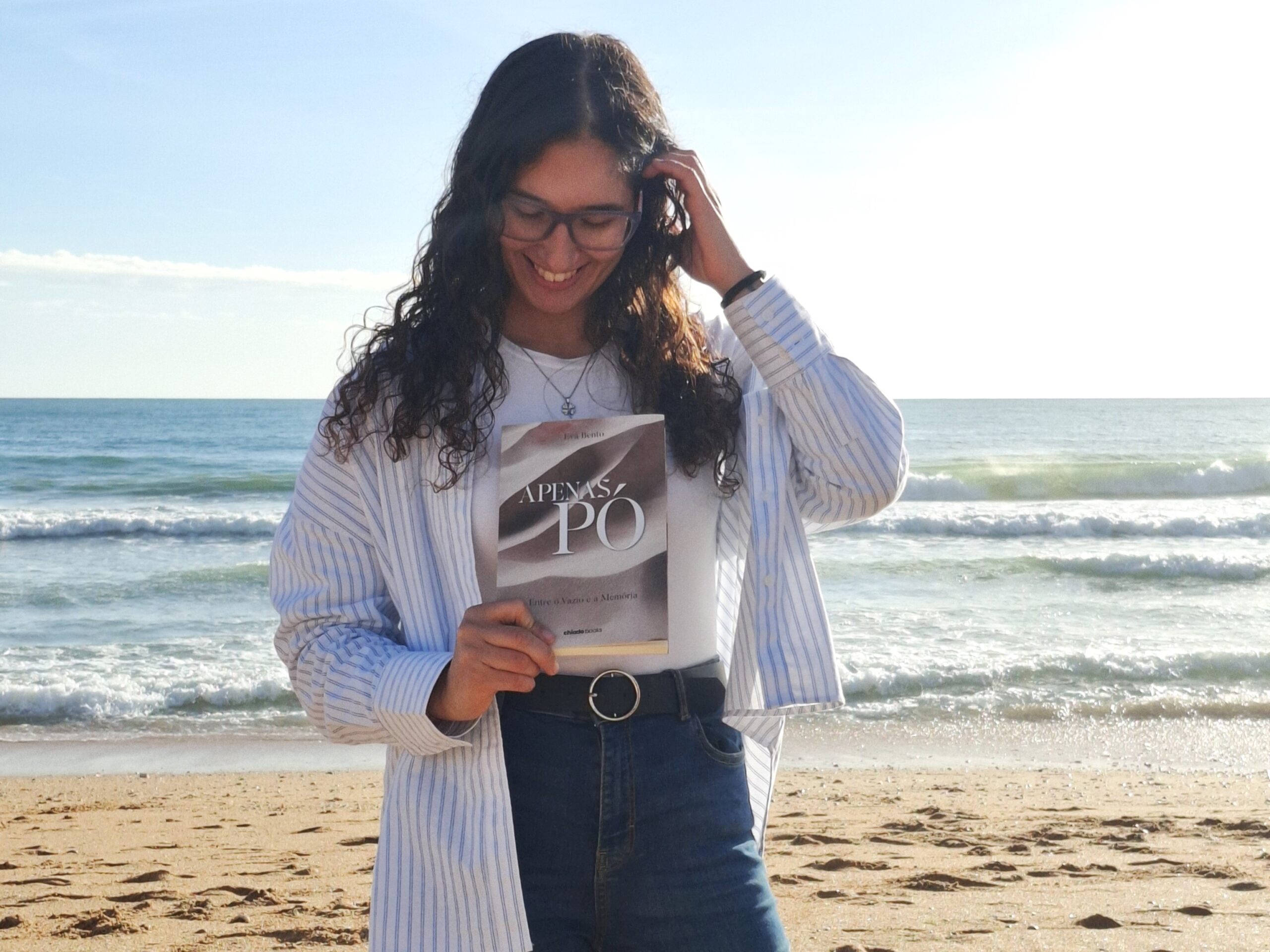 Sul Informação - Jovem algarvia lança livro “Apenas Pó”