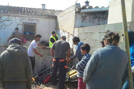 Sul Informação - Freguesias e Câmara de Lagos limpam Bairro 25 de Abril na Meia Praia