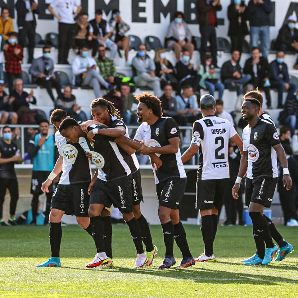 Sul Informação - Farense triunfa em casa graças a herói que saiu do banco