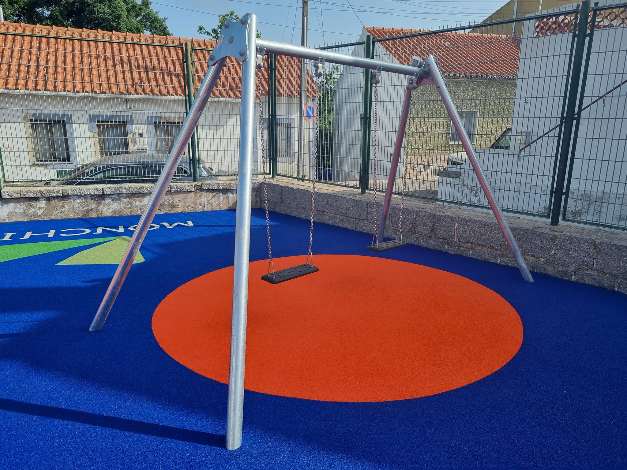 Sul Informação - Escola de Monchique já tem um novo parque infantil