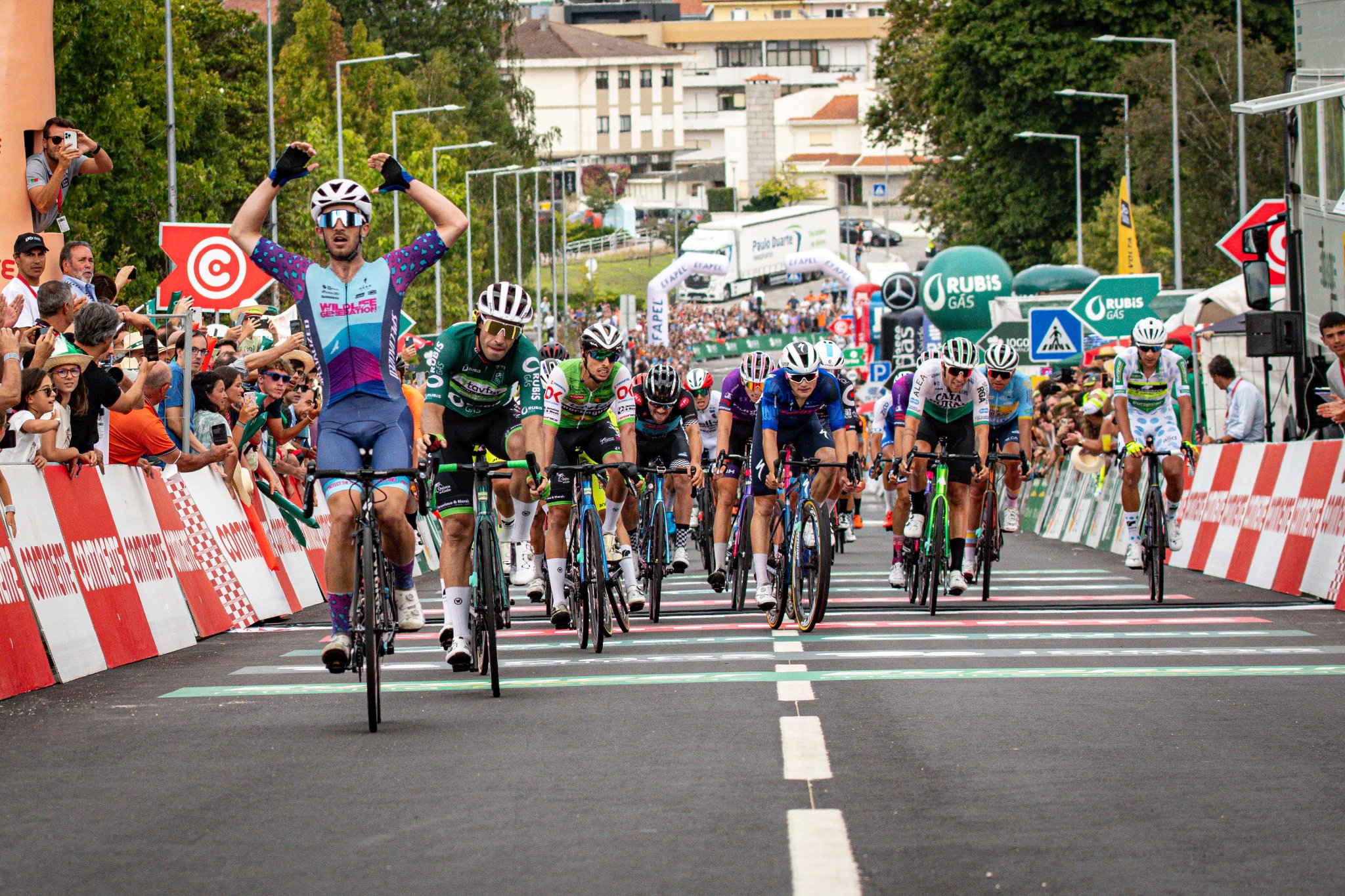 Sul Informação - Três ciclistas “algarvios” mantêm-se no top 10 da classificação geral da Volta a Portugal