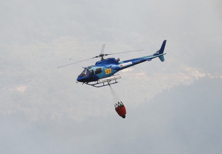 Sul Informação - Dois canadairs, dois aviões ligeiros e três helicópteros ajudaram a controlar fogo na Serra de Monchique