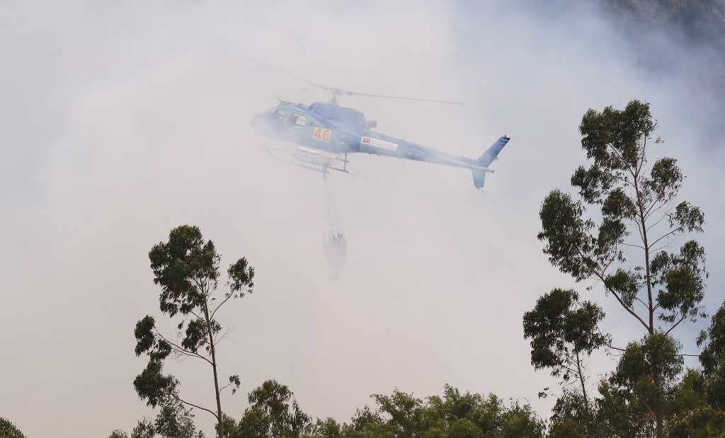 Sul Informação - Dois canadairs, dois aviões ligeiros e três helicópteros ajudaram a controlar fogo na Serra de Monchique