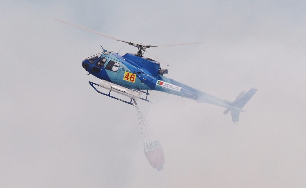 Sul Informação - Dois canadairs, dois aviões ligeiros e três helicópteros ajudaram a controlar fogo na Serra de Monchique