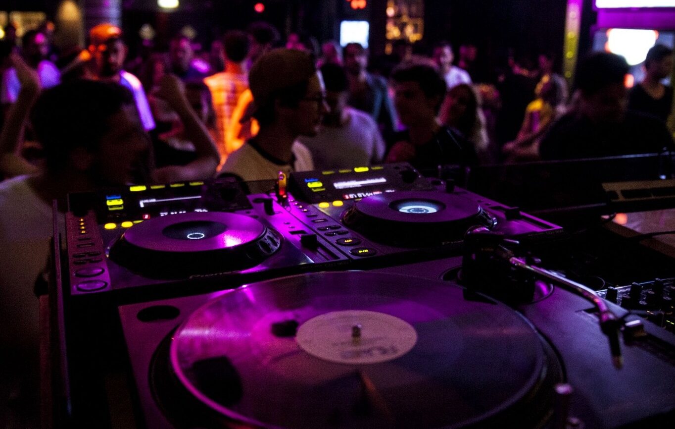 Sul Informação - Diego Miranda, Dupla Mete Cá Sets e dupla de Djs do LUX animam noites no Le Club