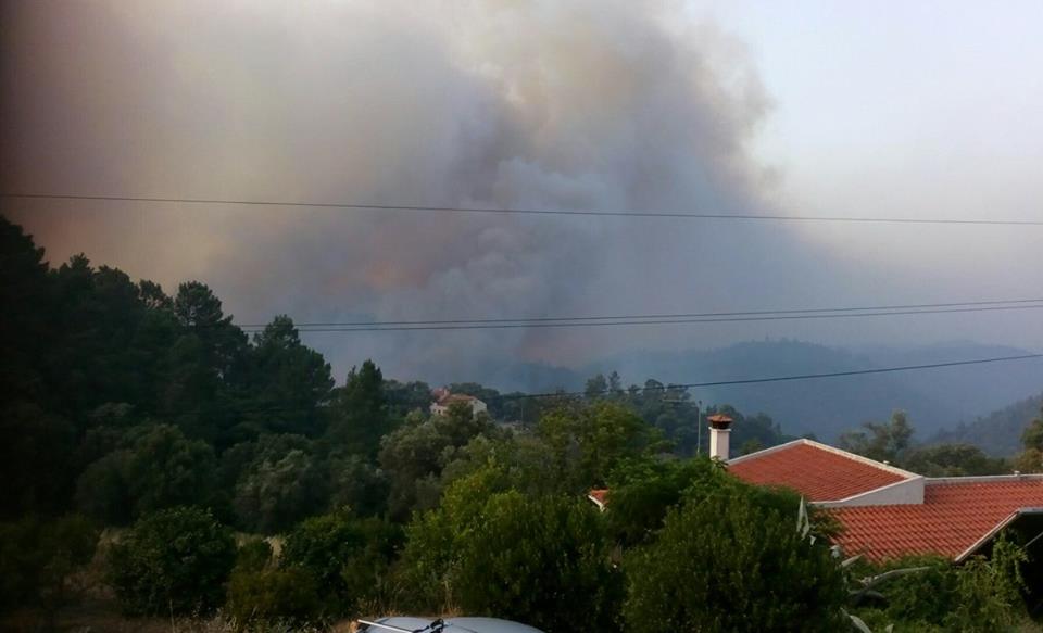 Sul Informação - Fogo na zona entre Casais e Monchique, mais uma povoação evacuada