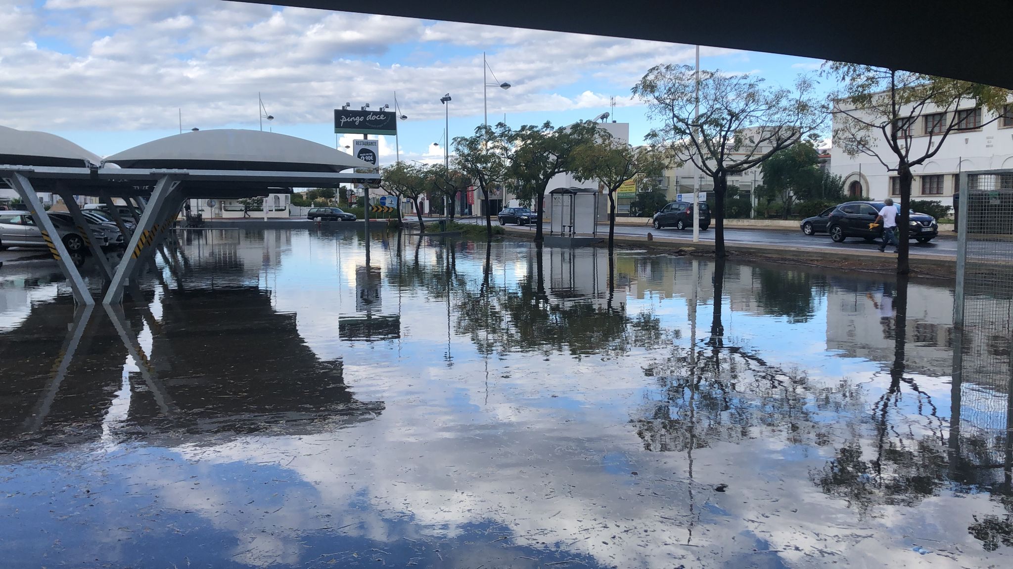 Sul Informação - Chuva forte provoca inundações em Vila Real de Santo António, Monte Gordo e Alagoa