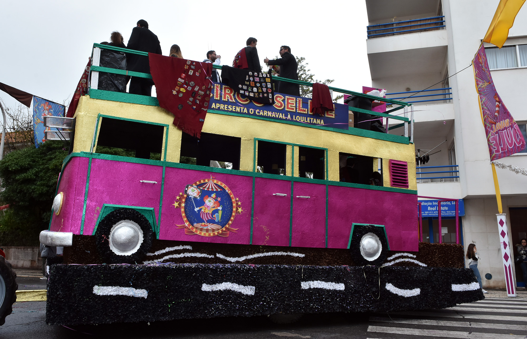Sul Informação - Nem a ameaça de chuva parou o Carnaval de Loulé