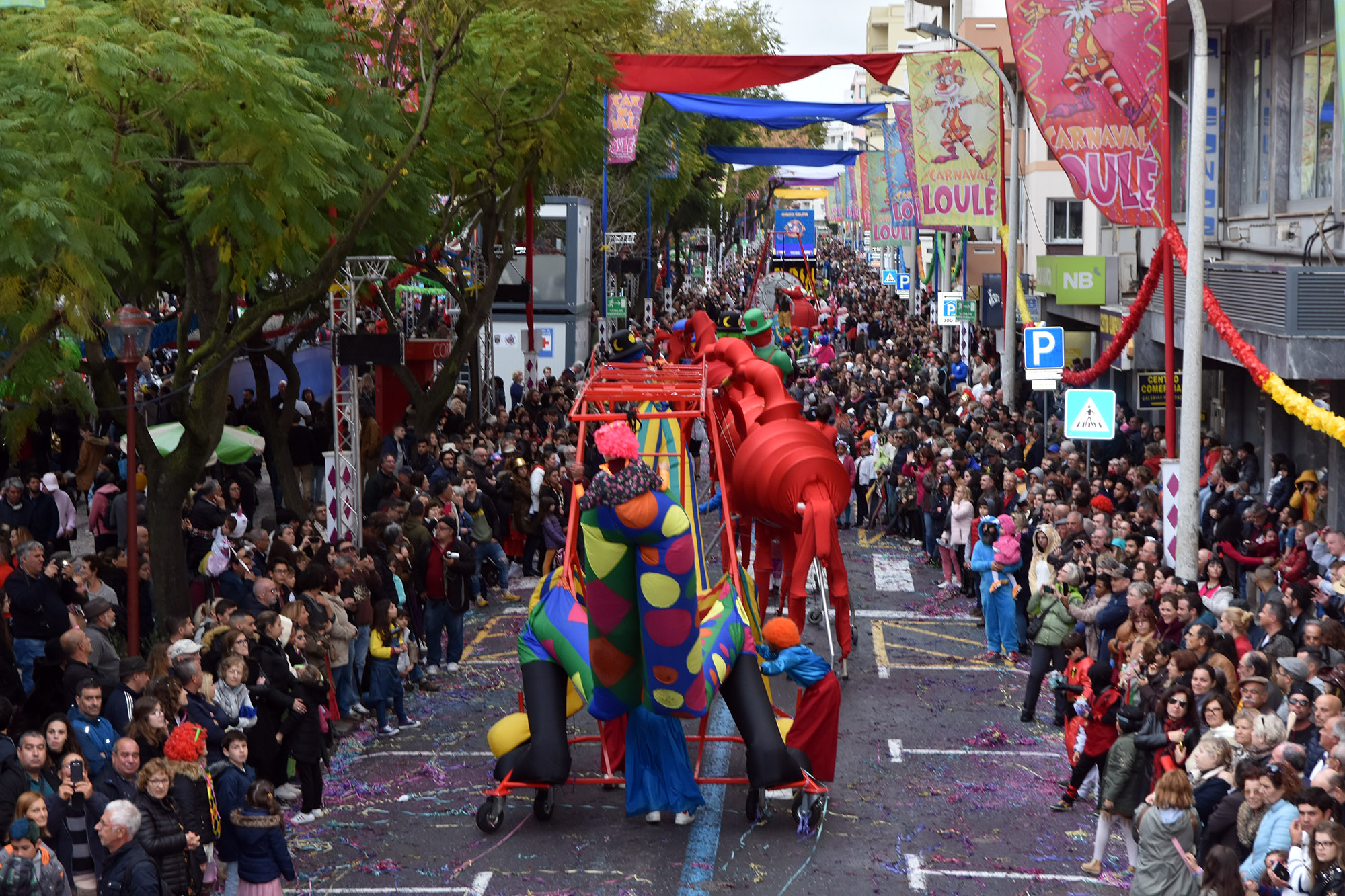 Sul Informação - Nem a ameaça de chuva parou o Carnaval de Loulé