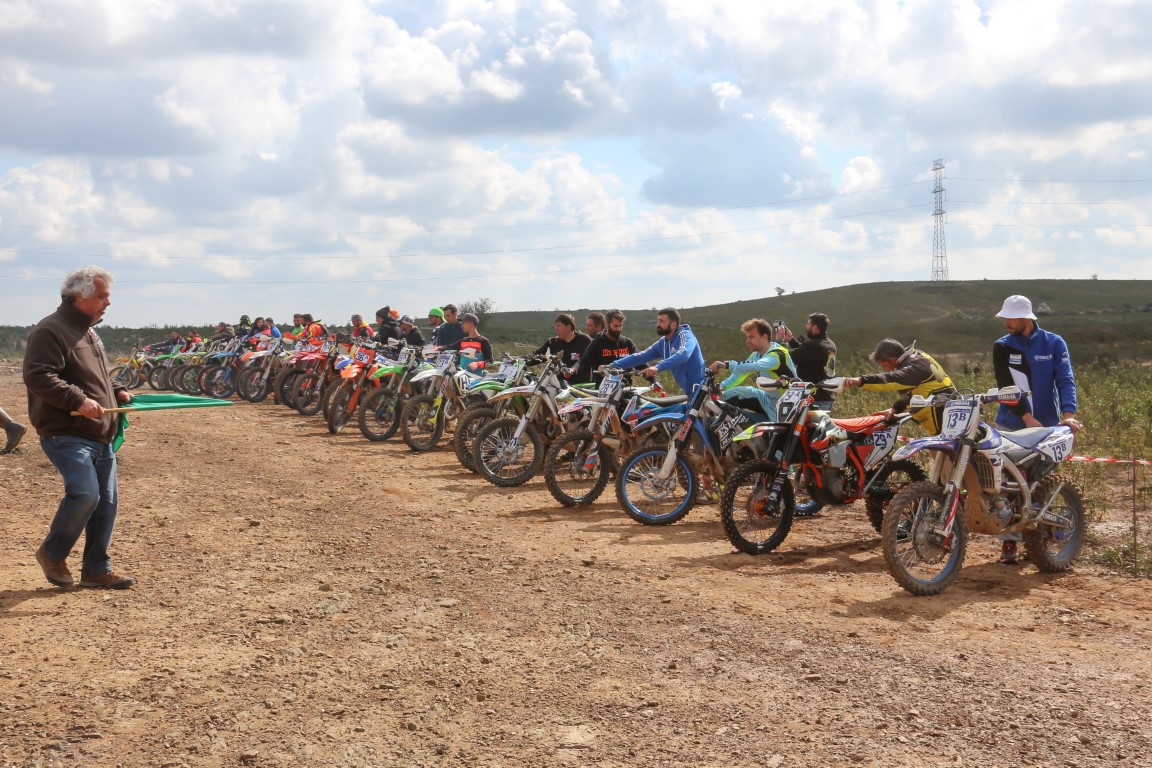 Sul Informação - Motos voltam a acelerar no “anfiteatro natural” da Barragem do Pereiro