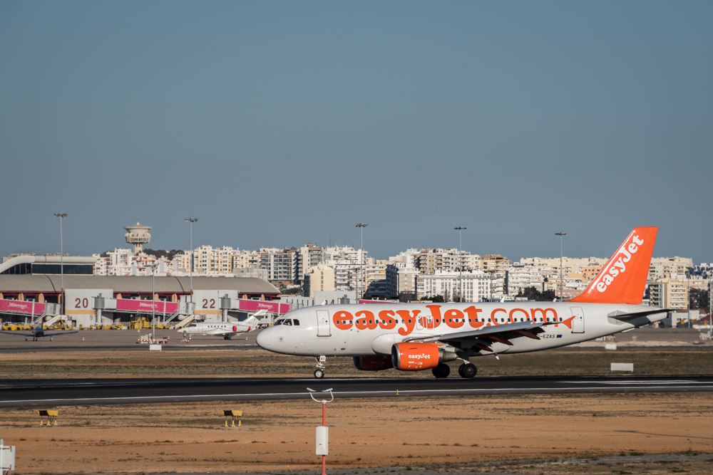 Sul Informação - Tráfego aéreo cai 36% em Março e quebra em Abril pode chegar a 95%