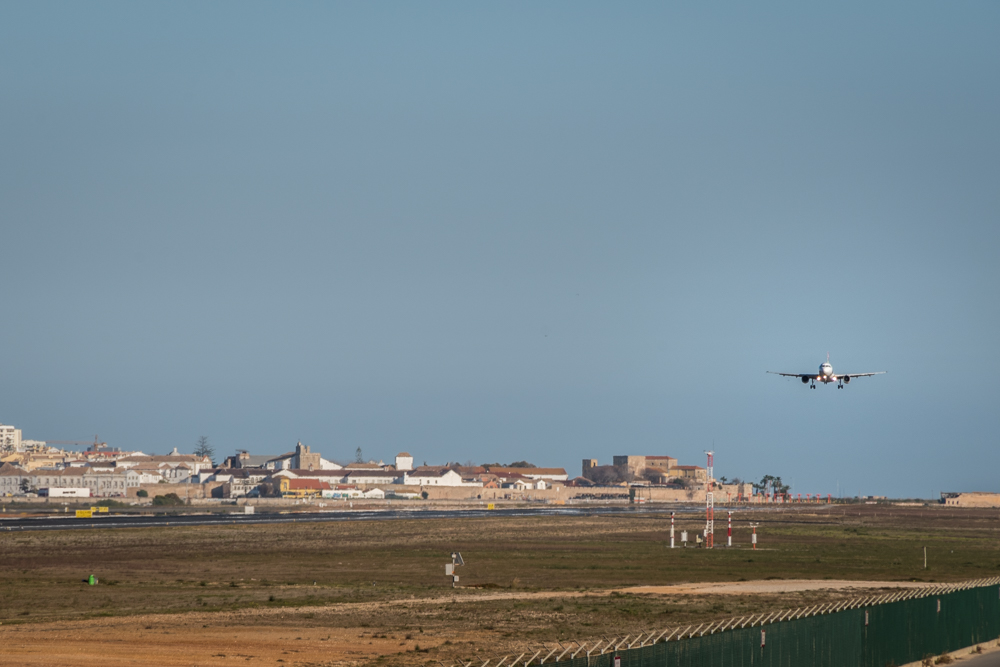 Sul Informação - Covid-19: Avião com português infetado aterra em Faro