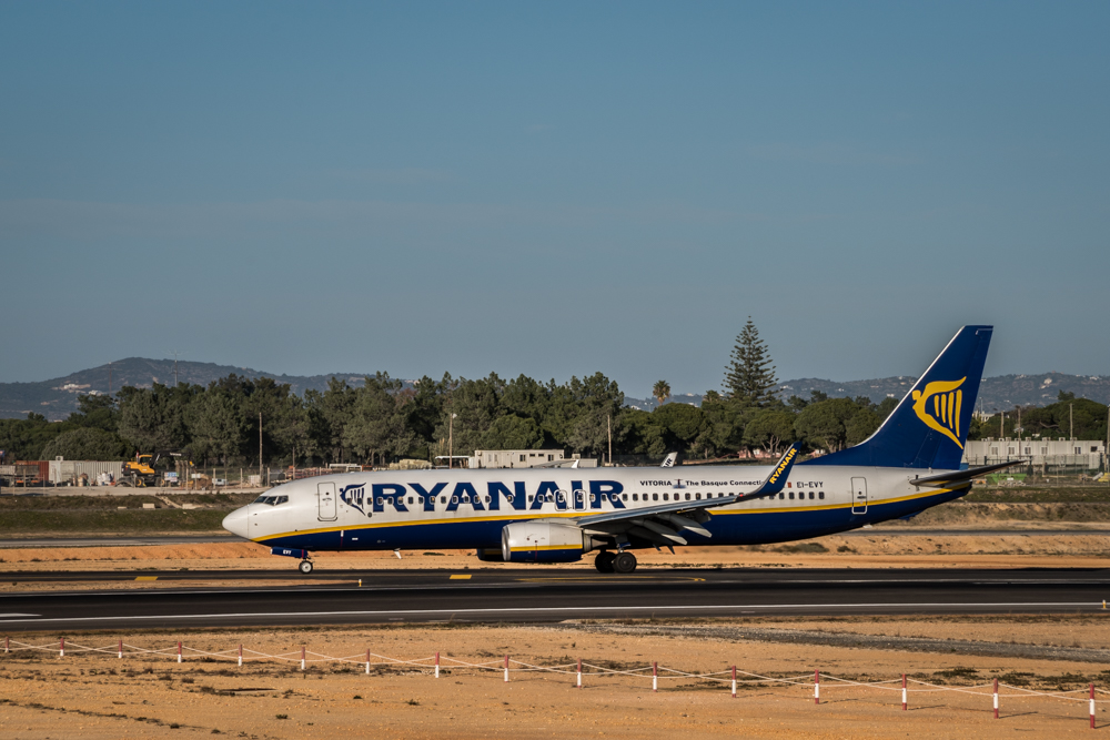 Sul Informação - Greve da Ryanair cancela 10 voos em Faro