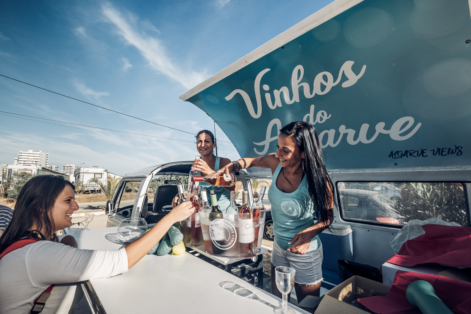 Sul Informação - Vinhos do Algarve dão-se a beber ao pôr-de-sol nas praias