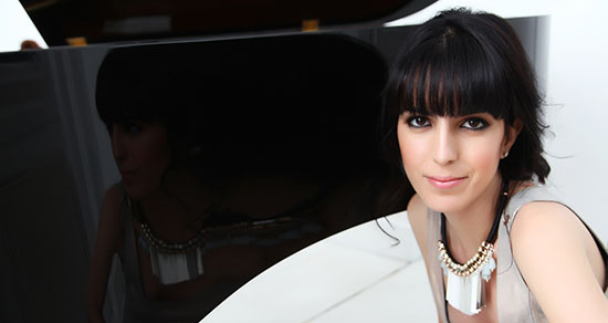 Sul Informação - Adriana Calcanhotto lança mês de programação intensa no Teatro das Figuras