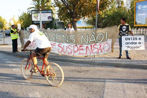 Sul Informação - Suspensão de portagens na Via do Infante chumbada no Parlamento e ativistas expulsos