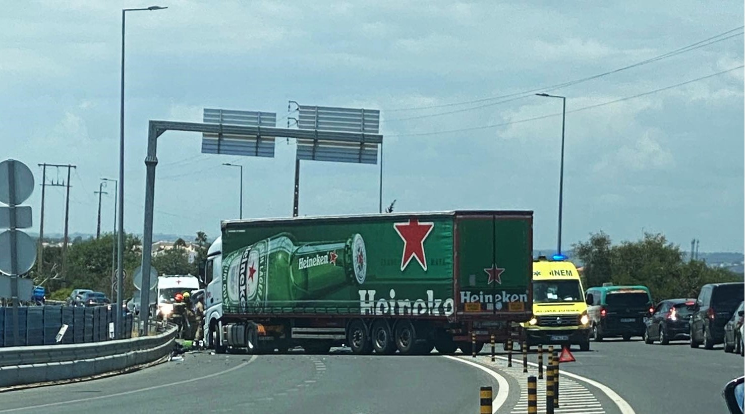 Sul Informação - Quatro feridos em colisão entre camião e automóvel em Almancil