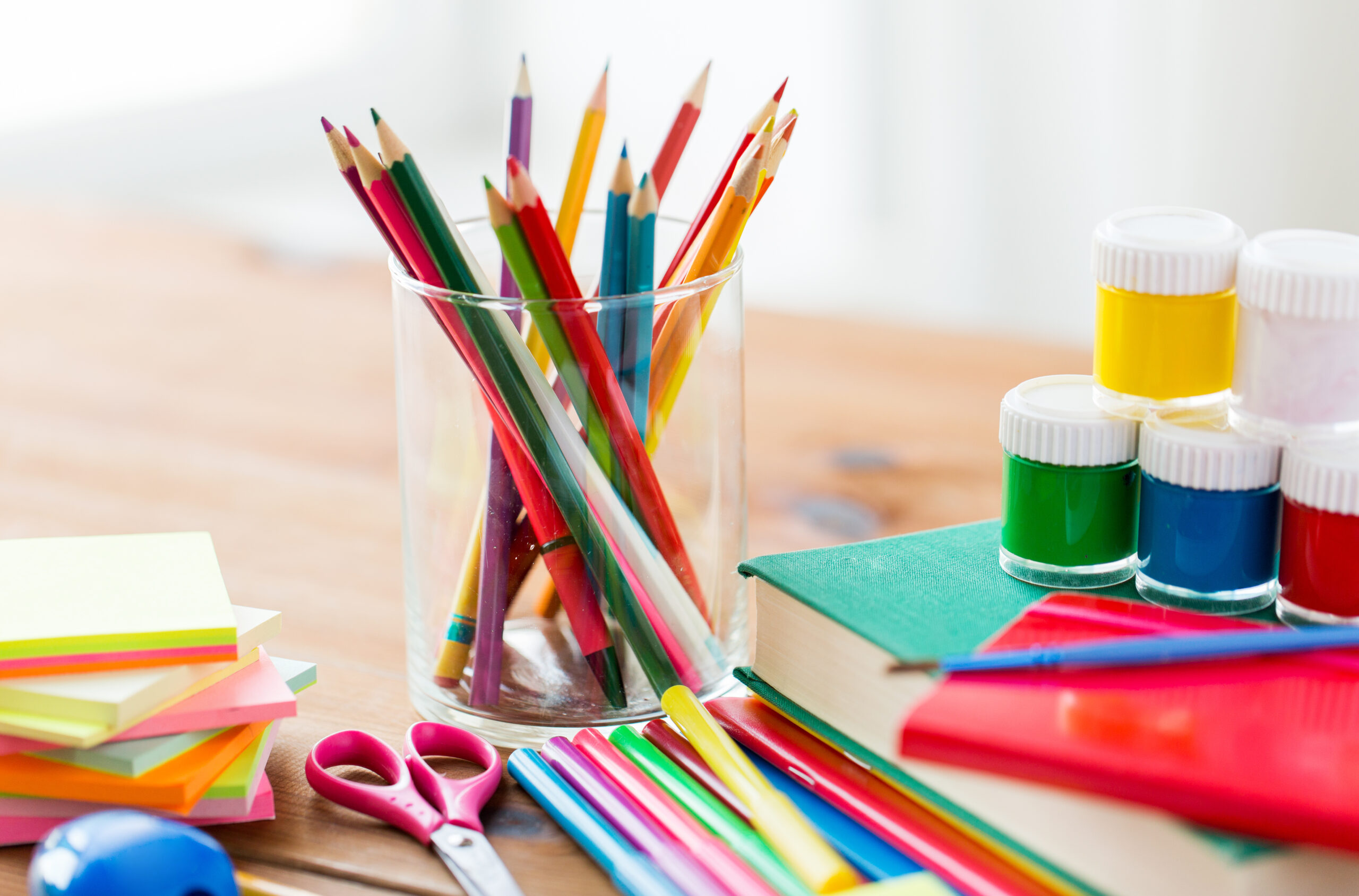 Sul Informação - Tavira entrega fichas de atividades e material escolar a alunos do 1.º Ciclo