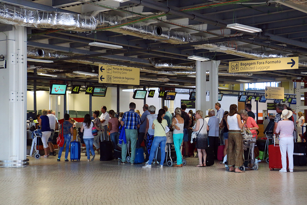 Sul Informação - Reclamações aumentaram, voos atrasaram-se, mas avaliação das obras no Aeroporto é «positiva»