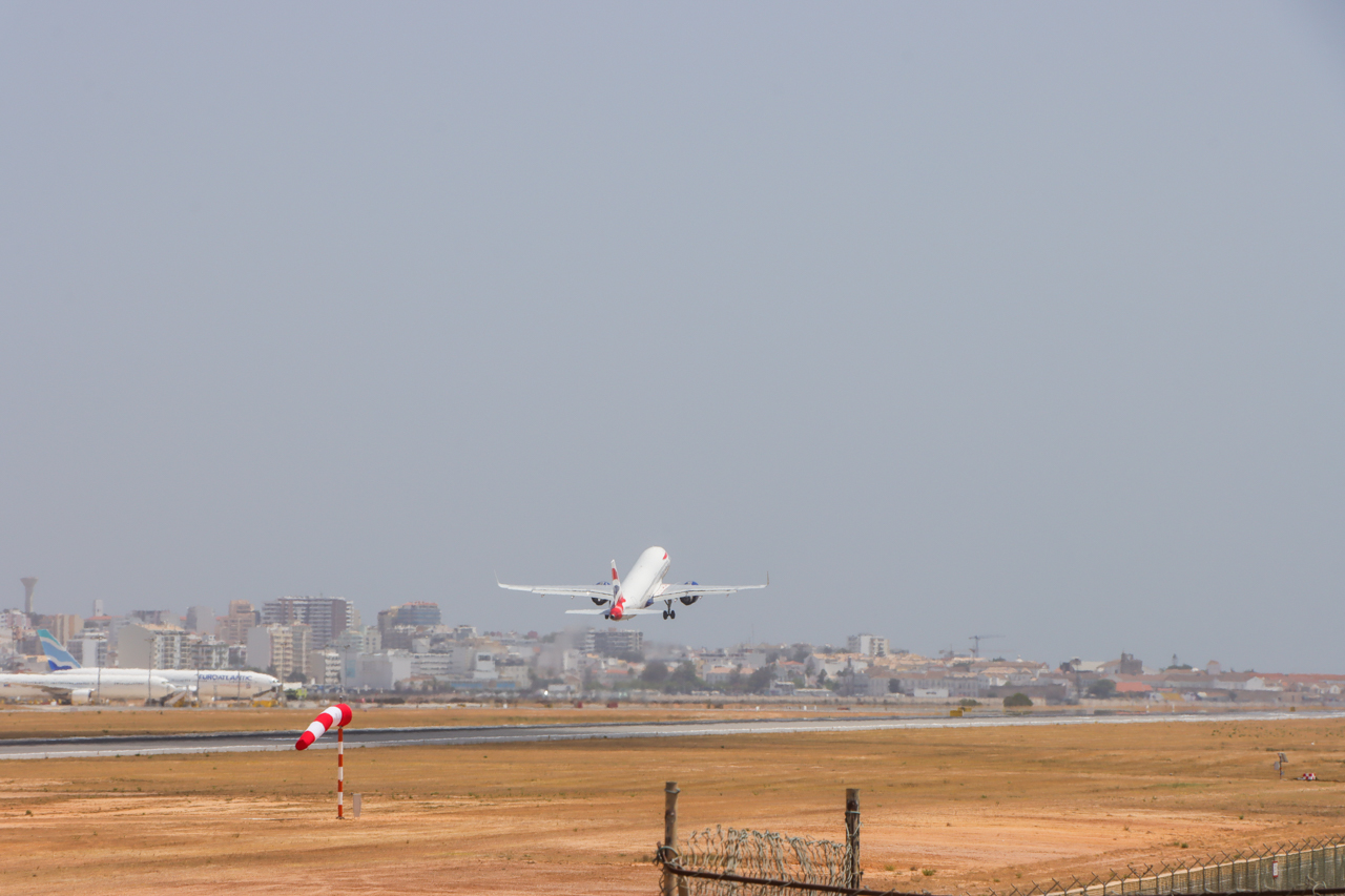 Sul Informação - Aeroportos nacionais com movimento “inexpressivo” de 318,2 mil passageiros em Junho