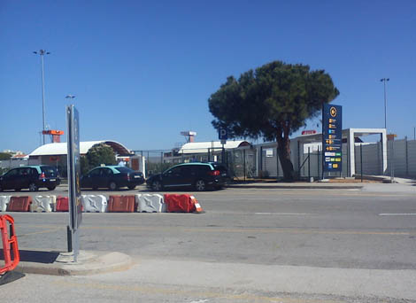 Obras no exterior da aerogare do Aeroporto de Faro Sul Informação