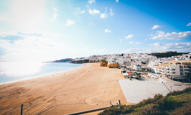 Sul Informação - Estrangeiros ajudam a fazer crescer população de Albufeira [infografia]