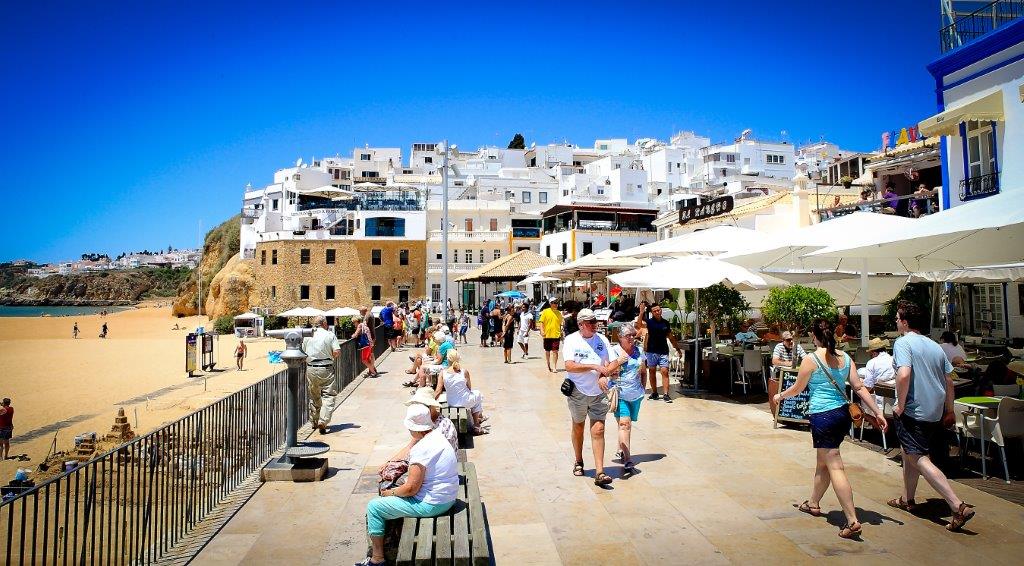Sul Informação - Visitas guiadas ao centro antigo de Albufeira recomeçam em Outubro