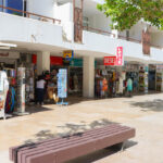 Usar biquíni e beber álcool na via pública em Albufeira dá multa a partir de hoje