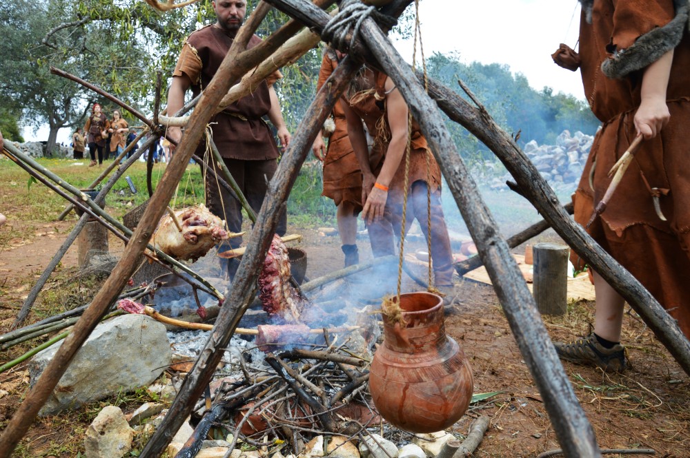 Sul Informação - FOTOGALERIA: 800 pessoas viajaram até à Pré-História em Alcalar