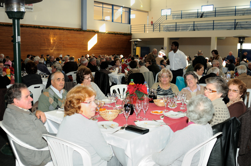 Sul Informação - Câmara Municipal de Castro Marim reúne idosos do concelho em almoço de Natal