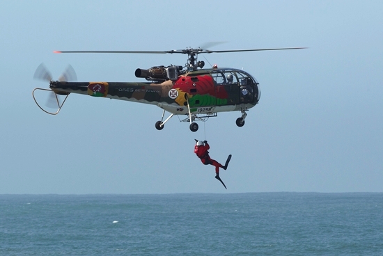 Sul Informação - Helicópteros Alouette III da Força Aérea voam em Tavira