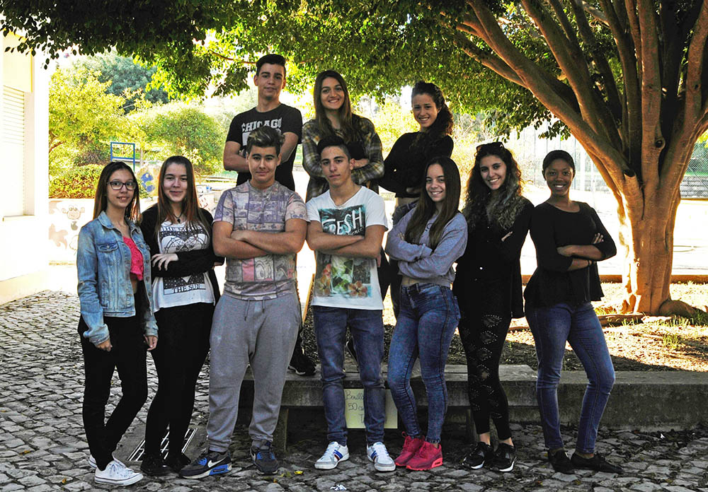 Sul Informação - Alunos de Faro homenageiam funcionários com “Um dia especial para trabalhadores únicos“