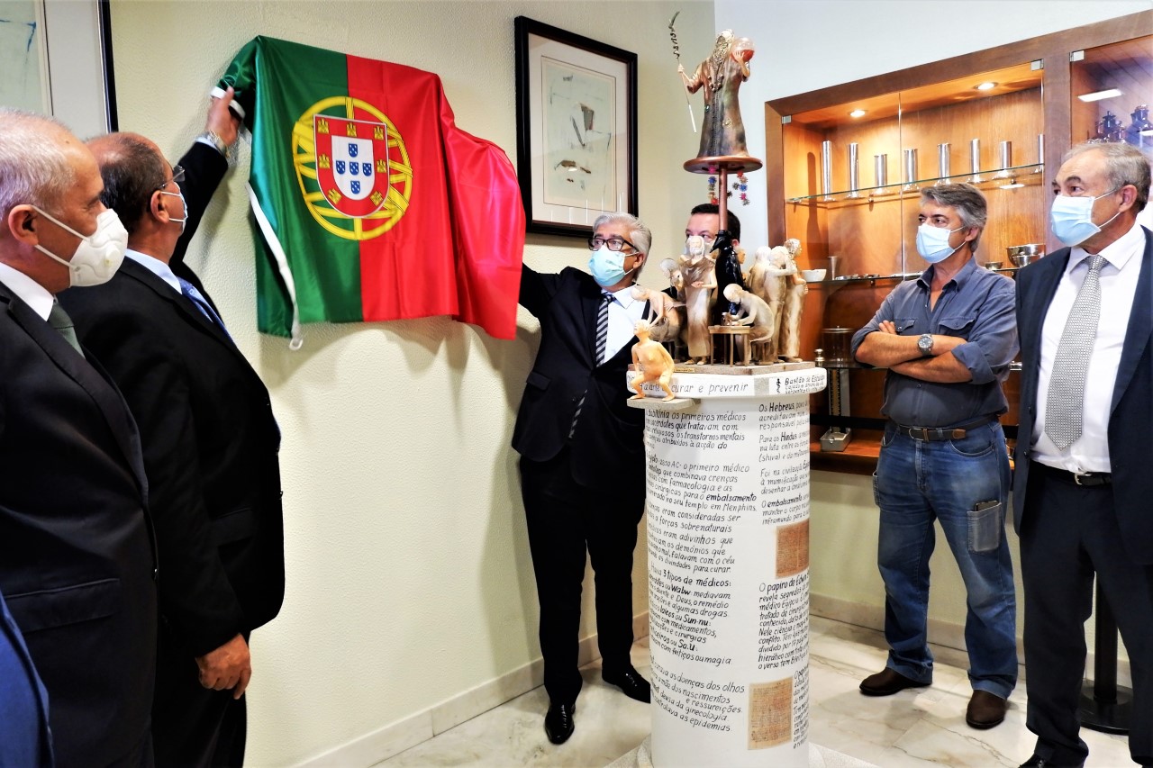 Sul Informação - CHUA recebe equipamento de 1 milhão de euros e escultura como prenda de aniversário