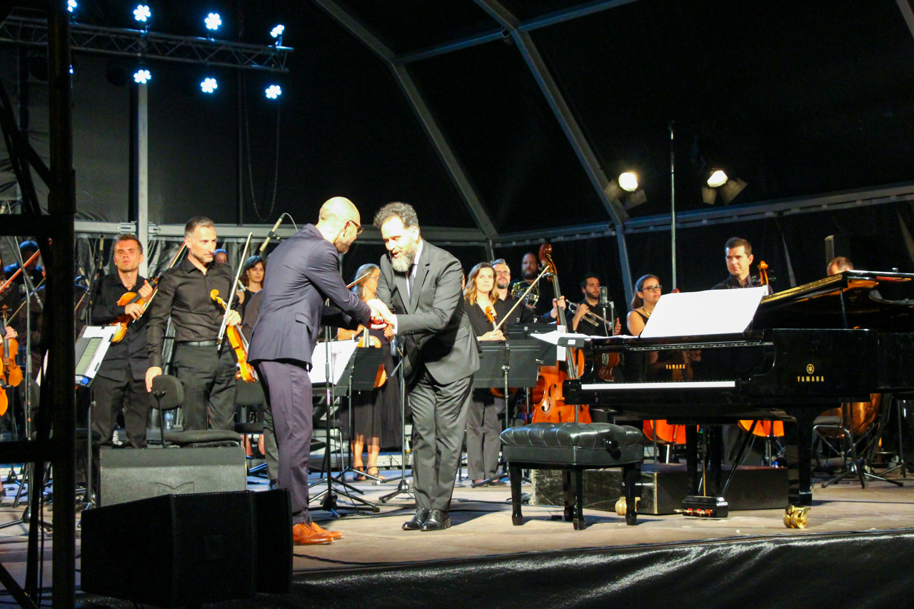 Sul Informação - Filipe Raposo e Orquestra Clássica do Sul deram música ao 15º aniversário do Teatro das Figuras