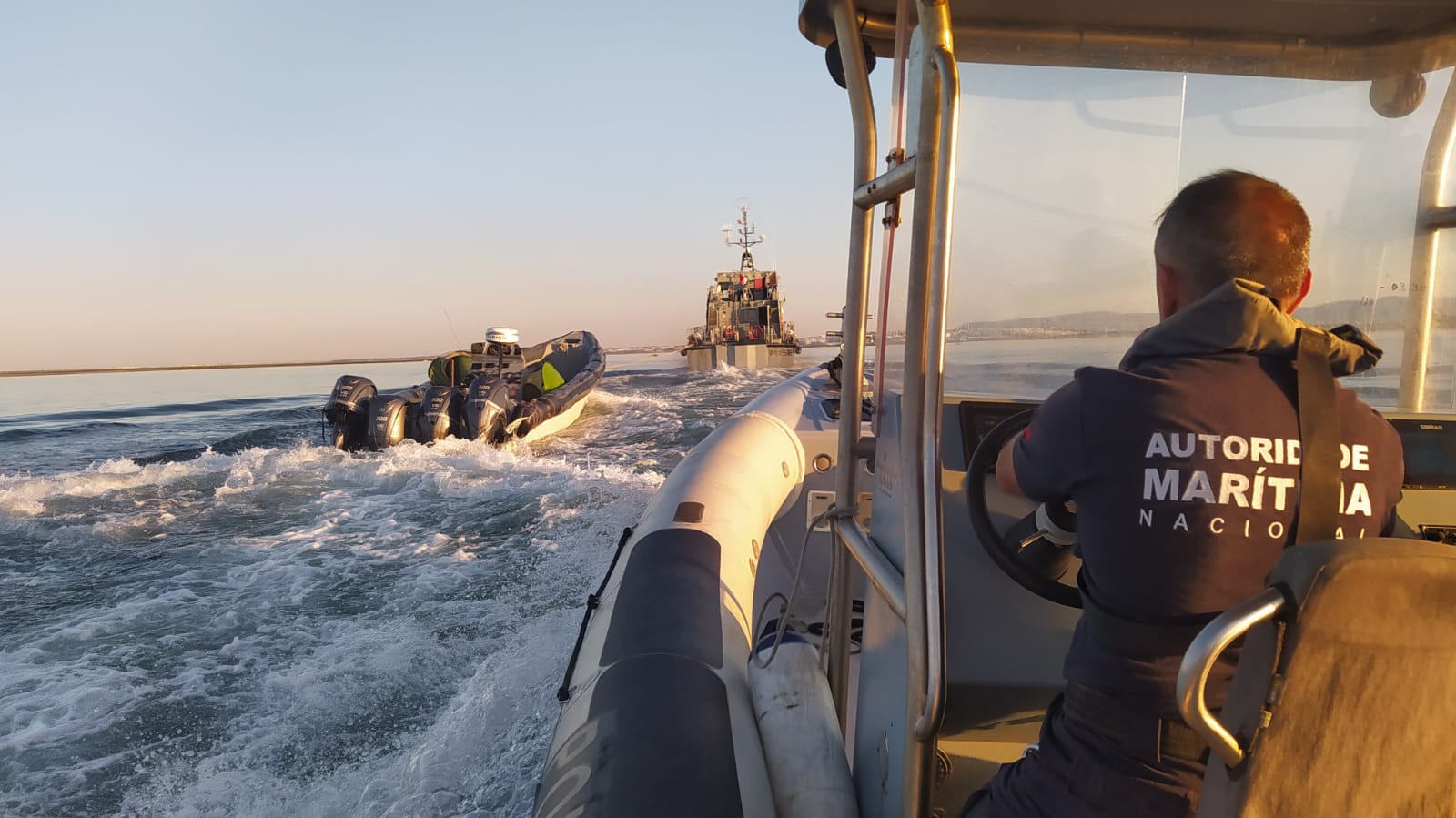 Sul Informação - Apanhada mais uma narco-lancha abandonada a sul da costa do Algarve [com fotos]