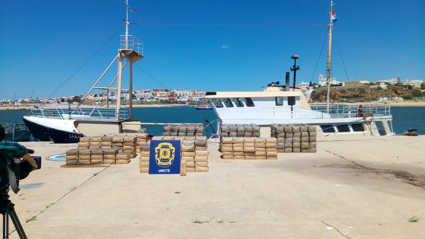 Sul Informação - PJ “caça” 10 toneladas de droga e 6 traficantes em pleno Mediterrâneo
