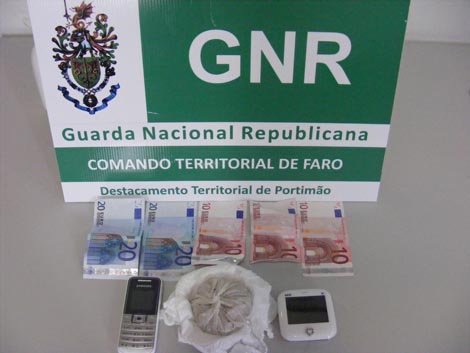 Sul Informação - GNR de Lagos detém casal por tráfico de heroína