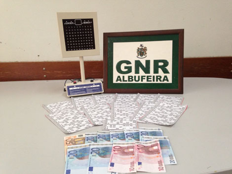 Sul Informação - GNR deteve 28 pessoas depois de fiscalizar casa de jogo ilegal em Albufeira
