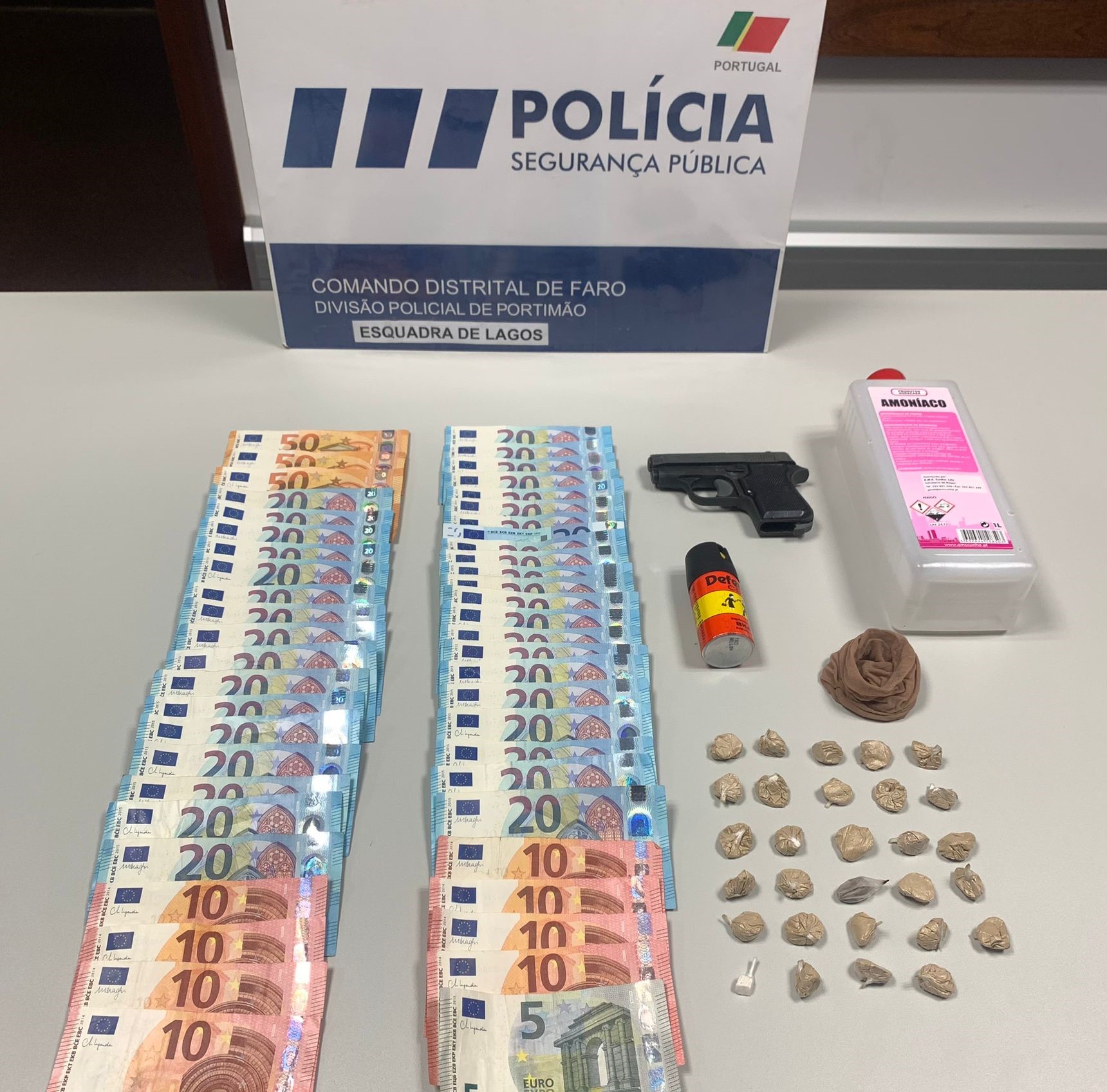 Sul Informação - Três jovens detidos por tráfico de droga em Lagos e Faro